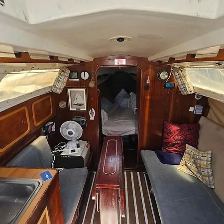 Botel Romantic Boat Expo *