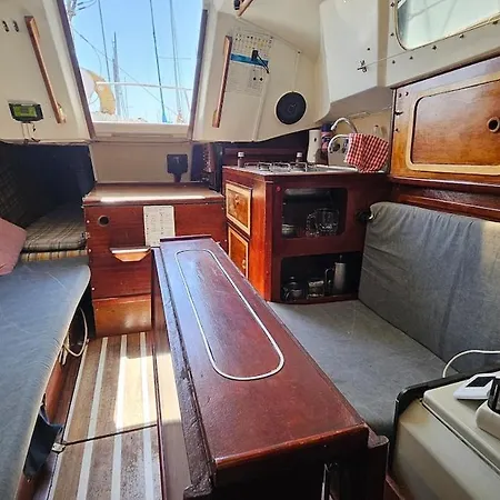 Romantic Boat Expo Botel